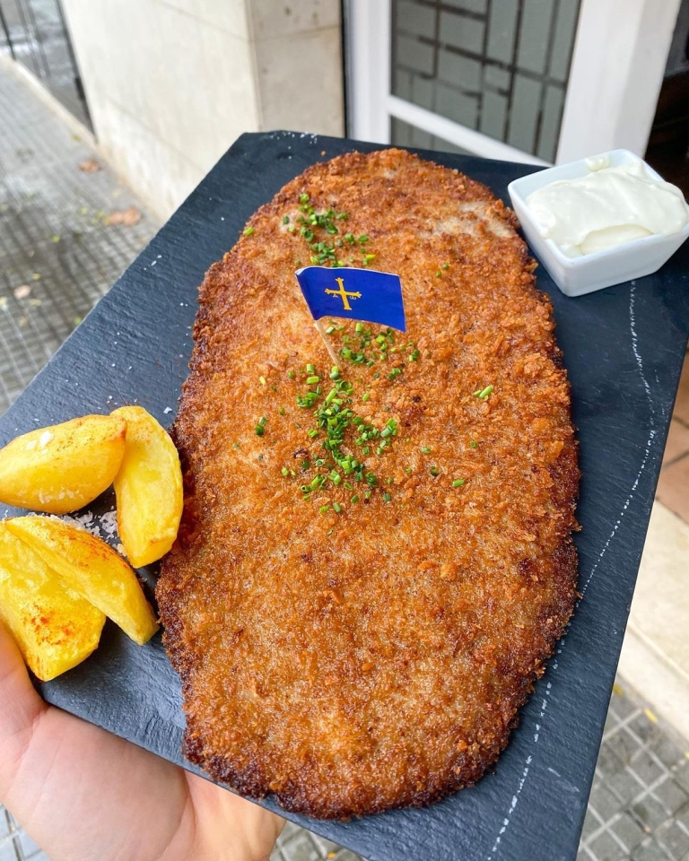 ¿Cuál creéis que es el relleno de este cachopo?😏 #kchopo 🥩 #kchopoelprat #cachopo #cachopofest #cachopoasturiano #cachopos #cachopolovers #cachoposcaseros #comidaasturiana #comidaasturias #restauranteasturias #restauranteasturiano #meat #meatlover #meatlovers #meatporn #panko #asturias #elprat #elpratdellobregat