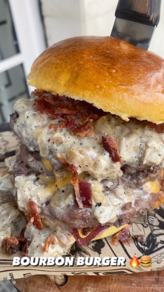 ¡SOLO QUEDAN 15 DÍAS PARA PROBAR 𝐋𝐀 𝐁𝐎𝐔𝐑𝐁𝐎𝐍!🍔 ¿TE LA VAS A PERDER?🔥 #kchopoelprat 🥩 #kchopo #elprat #elpratdellobregat #bourbon #whisky #salsabourbon #burgersbcn #burgerbcn #baconcheeseburger #cheeseburger #burgerdelmes #burgerofthemonth #burgerporn #hamburguesa #blackangus #dryaged #dryagedbeef #carnemadurada