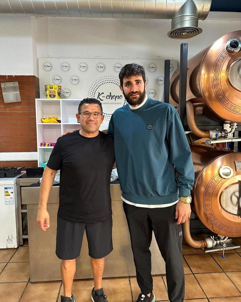 Qué honor recibir la visita de una leyenda del baloncesto como es Ricky Rubio Está siempre será tu casa para coger energías para los partidos jeje #Kchopo #kchopoelprat #elpratdellobregat